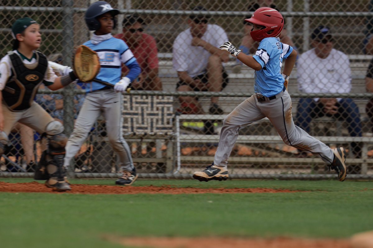 jakelindy2021's tweet photo. These little monsters dominated today. They are so much fun to be on the field with! And we have a few parents that got awesome action shots! Let’s go! #9u #keepemsmiling #XL9UvstheWorld https://t.co/PiOEIJa2uF