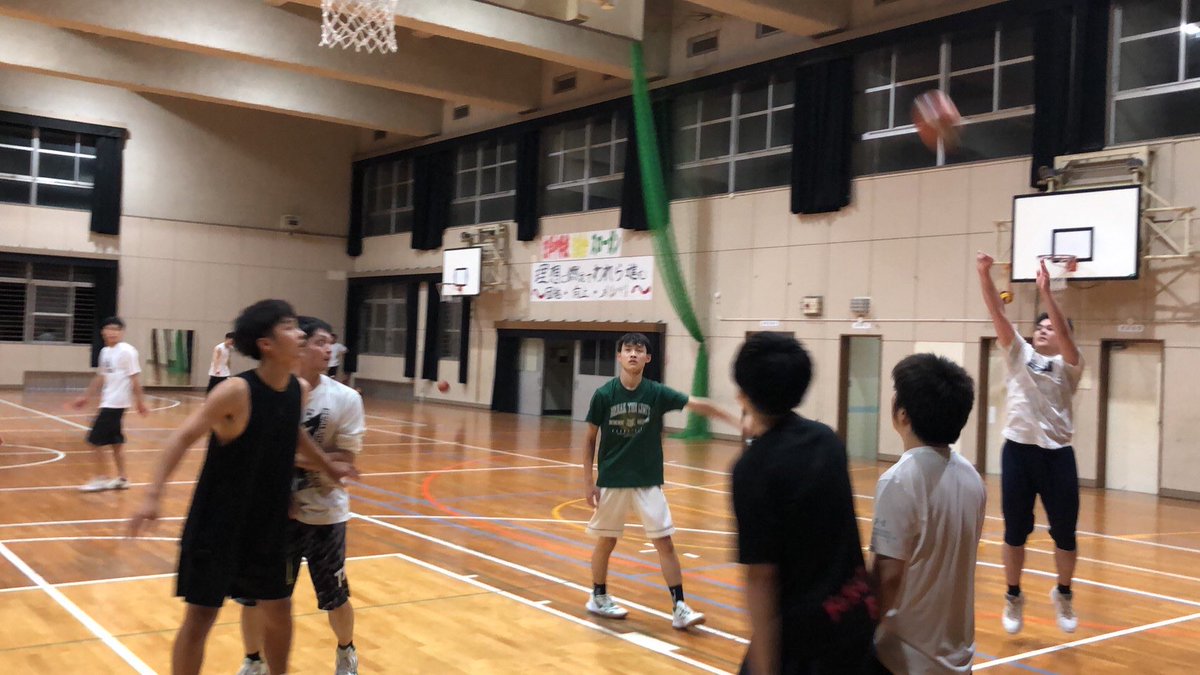 janets_basket's tweet photo. 昨日から練習再開しました✨
和気あいあいと楽しくゲームをしています☺️
来週以降も実施予定ですので、ぜひ参加してください！女の子も来てね💓

#Janets #九大バスケサークル https://t.co/lR8Xk85or6