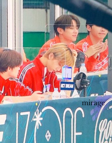 mirage0205's tweet photo. 200914 오빠였다가 아기였다가 다한다 #지성 #jisung #NCT #NCTDREAM https://t.co/yTZ6Fg8K1y
