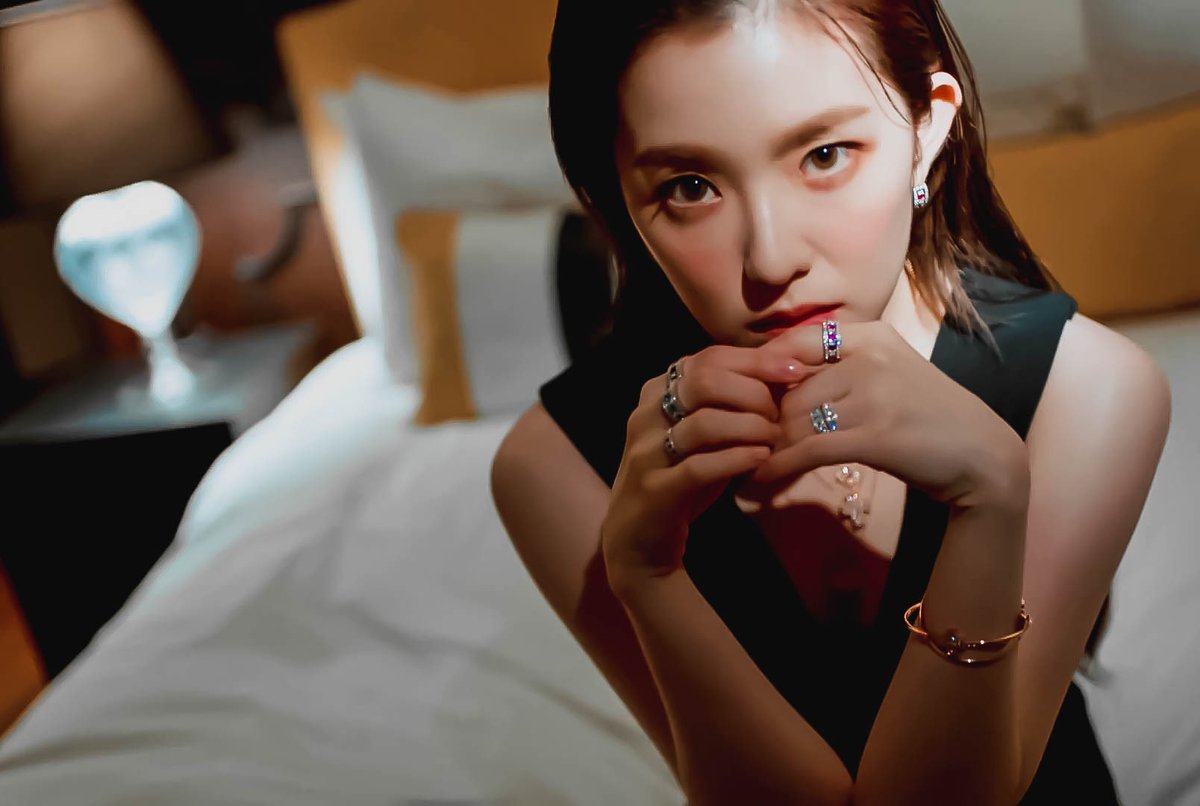 reveliusvt's tweet photo. good afternoon, i tried enhancing pics again 😳 https://t.co/OkFJd3ZVf0