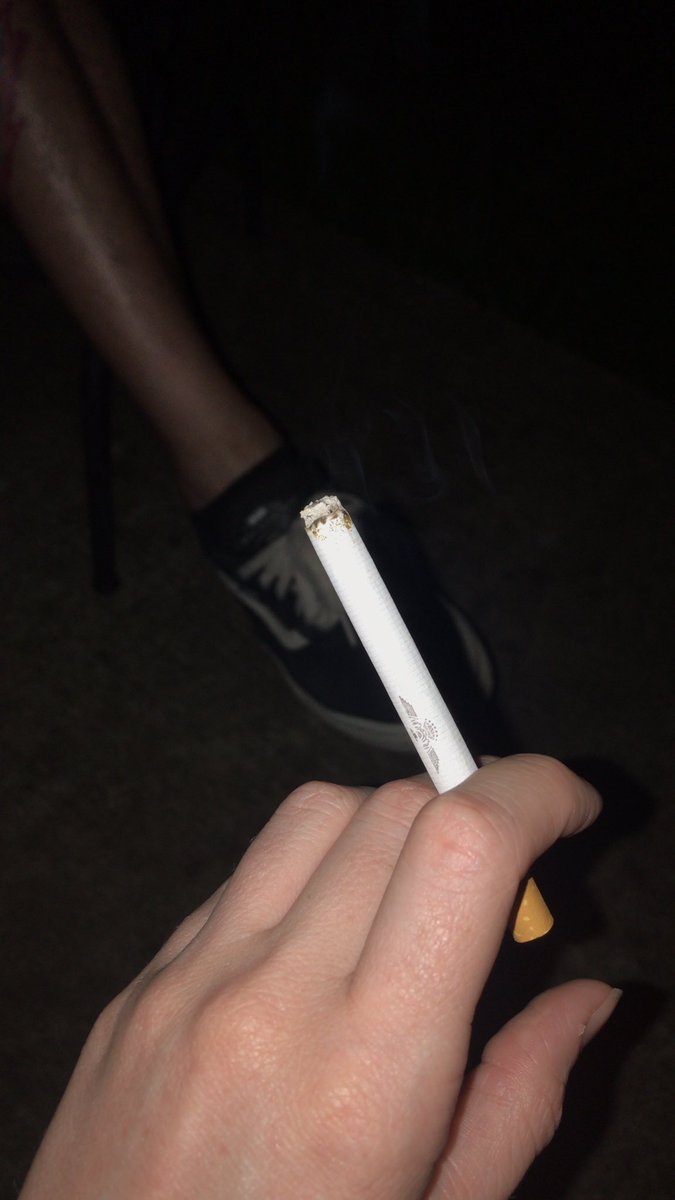 cigsNoContext tweet picture