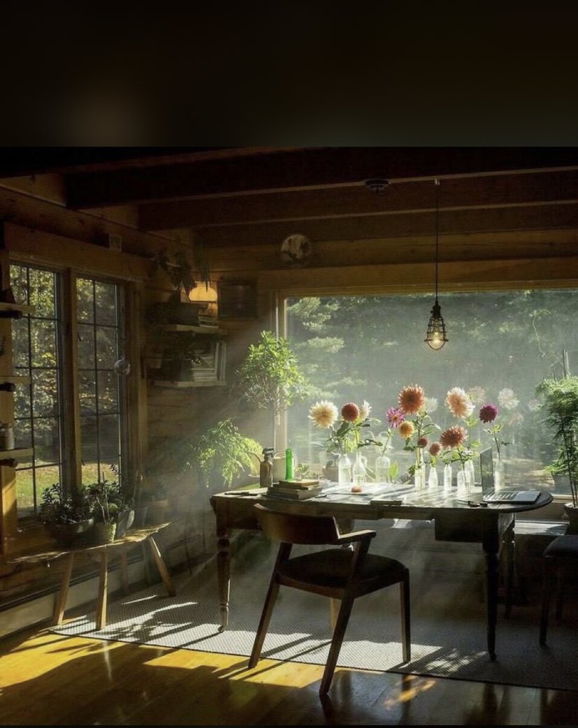 #_خايفين

. ويمضي بنا العمر على رصيف الانتظار
منا من ينتظر الفرج..
ومنا من ينتظر الشفاء
 ومنا من ينتظر ..
 ومنا من ينتظر السعاده والفرح وهكذا تمضي حياتنا بإنتظار شيء قد يأتي وشيء قد لا يأتي....
ولكن يبقى الأمل في الله هو الركيزه الوحيده الذي نحيا من أجله ❤️🕊

#خروج🌥🌸