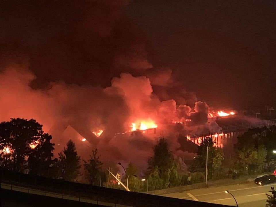cnkdnzmn's tweet photo. #fire #newwestminster #firefighters one of the biggest fires in the history that is happening in the area https://t.co/bnanDe5ITu
