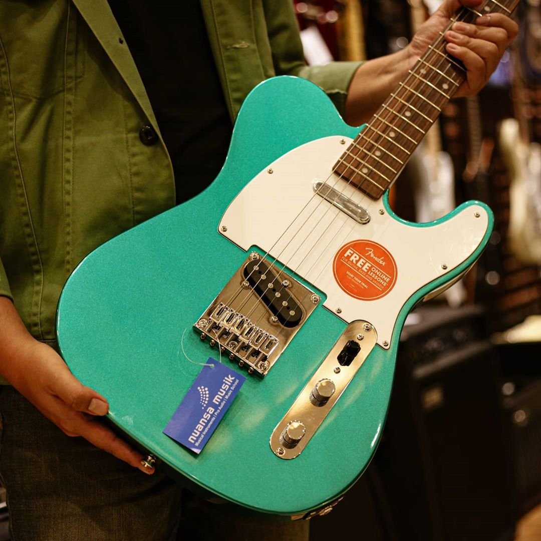 NuansaMusik's tweet photo. Semangat Senin! 💪

Biar makin semangat, nih mimin punya Squier Affinity Telecaster in Race Green. Salah satu varian warna kece dari Squier Affinity Telecaster.

LAST STOCK AVAILABLE!
WhatsApp 0822 9919 6162
#jualgitar #squieraffinity #telecaster https://t.co/xztM6vb1II