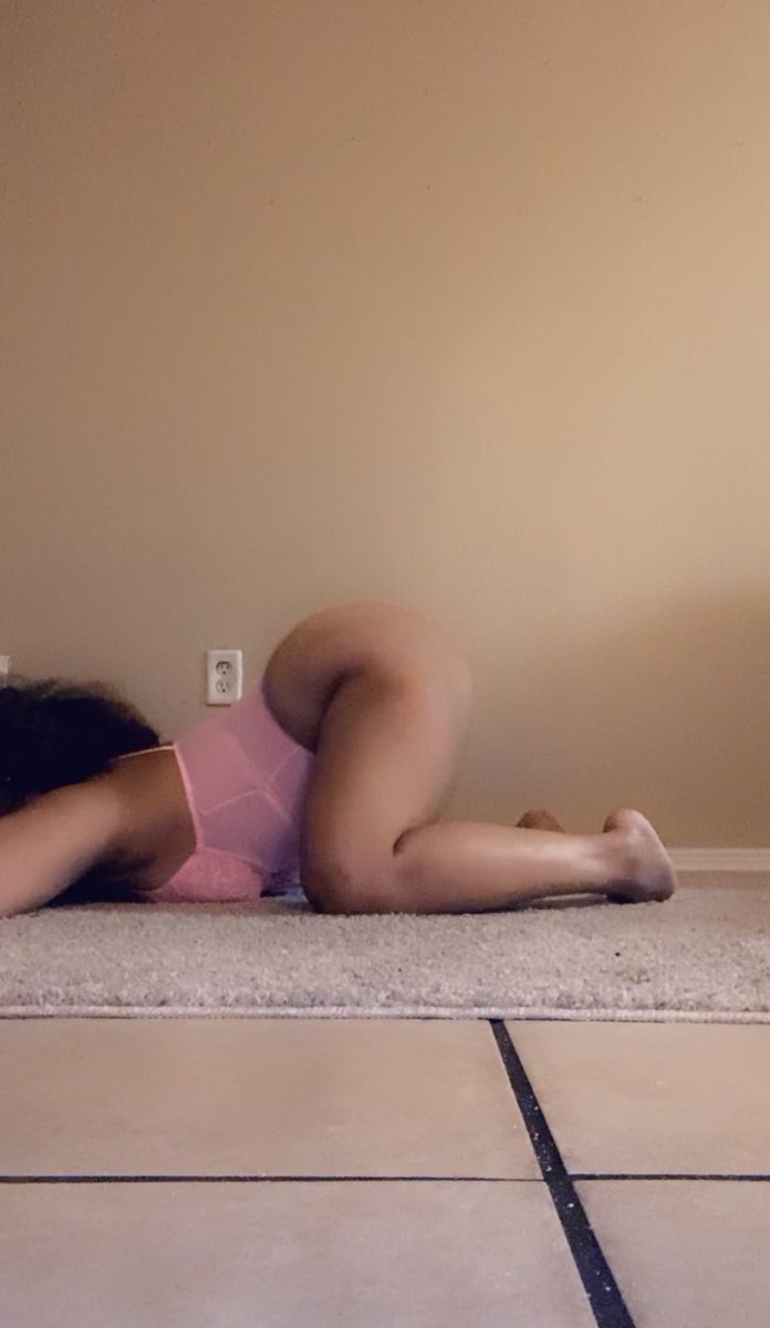 hawthoney's tweet photo. It’s the arch for me 🥺 

sub to my only fans NOW &amp; we can sext tonight for freeeeee 💕😚 

$12 to sub 😚 

https://t.co/KQO4R0ouuE https://t.co/twNM9KjebM