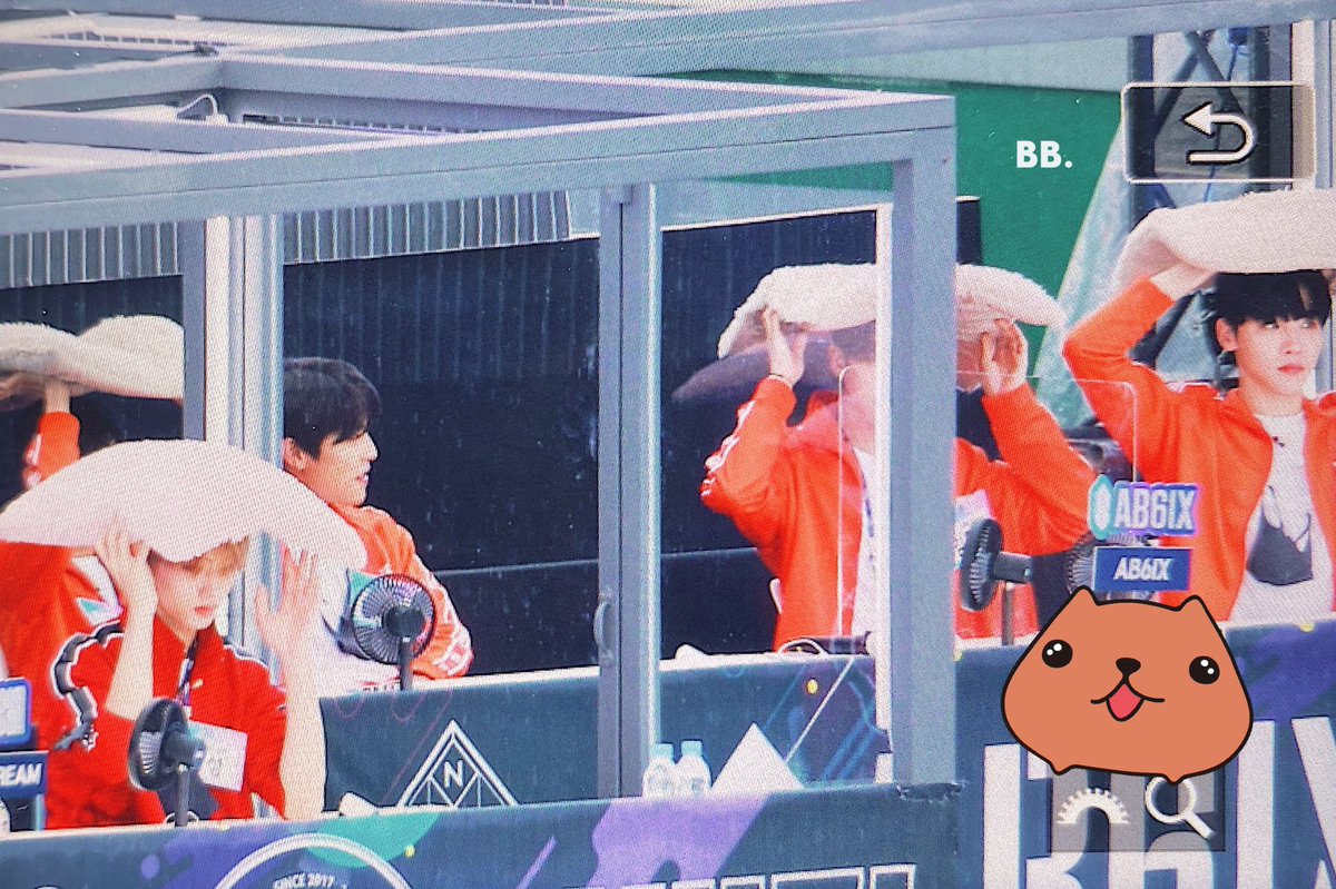 Babybird_lo's tweet photo. 200914 비는 뭐.. 그냥 맞아버리는 쾌남

 #박우진 #parkwoojin #AB6IX https://t.co/guFlQsjqDv