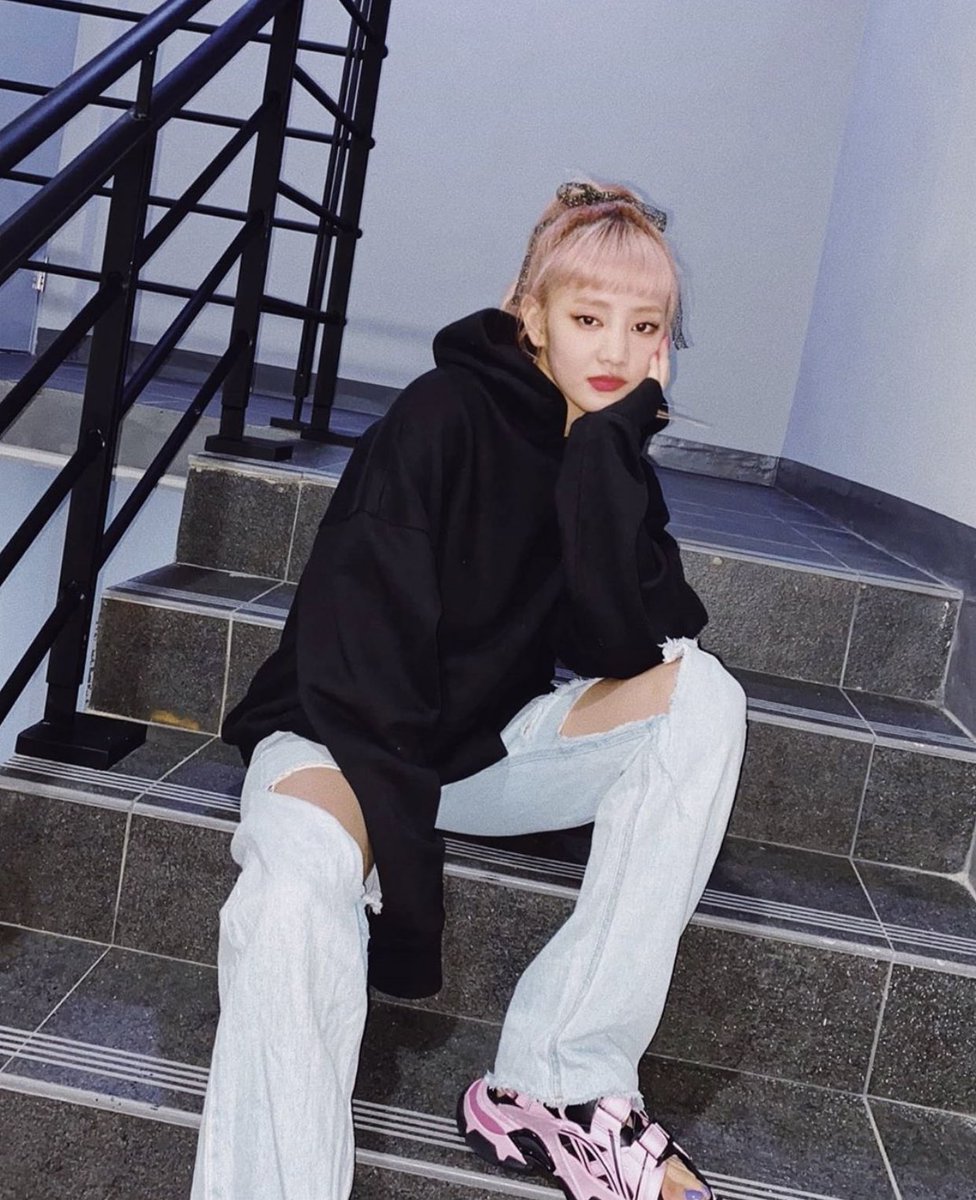 MinnieNBrasil's tweet photo. [📸] 12.09.20 Atualização da Minnie no instagram ! 

😳💘😎

📷: by Miyeon

#GIDLE #아이들_오마이갓 #민니 #MINNIE https://t.co/rhDFDMsBTo