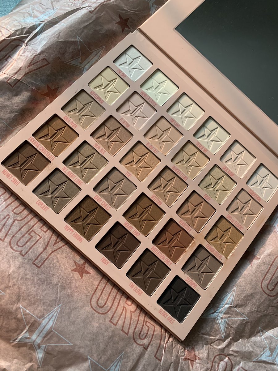 sarah37306573's tweet photo. My @JeffreeStar #orgy palette and fuzzy hoodie have finally arrived!!!😊 this hoodie is now my new favourite!! I cannot waittt to use this beautiful palette tomorrow, gonna create soo many cute looks with this😍😍 #orgycollection #jeffreestarcosmetics #jeffreestar https://t.co/ir1e5kppLe