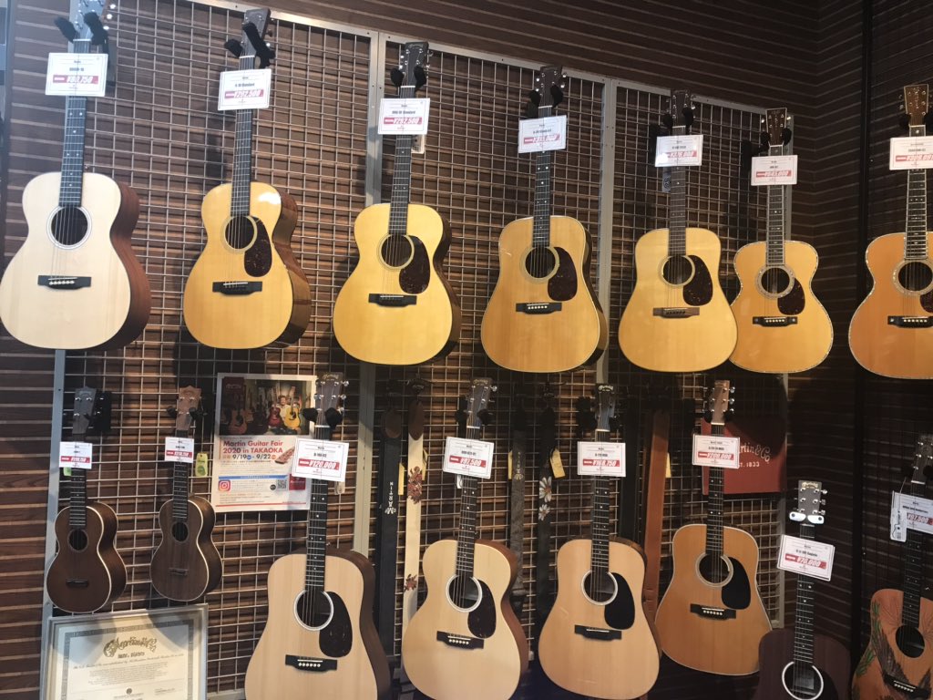 red_guitars_'s tweet photo. 小林です。
Red Guitarsでは初めての1本にオススメなモデルからからこだわりのmade in japanまで...大量展示中！
Martin フェアという事でStyle2もあります！
#RedGuitars #redguitarstakaoka #ukulele #style2 #Martin 
#mpcguitars #mpcstore https://t.co/IjxDPabR5Q