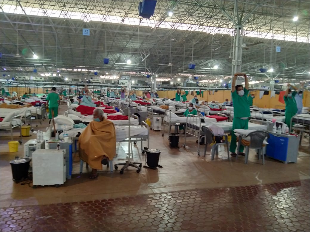 DMSouthDelhi's tweet photo. More than 1400 patients of different age groups are right now in the #SPCCC.All efforts are being made to provide the best of the services in this #pandemic .We are grateful for your feedbacks. It helps us in improving services quickly. Thanks @DelhiYoungsters @CMODelhi @HMOIndia https://t.co/idOu6i2S54