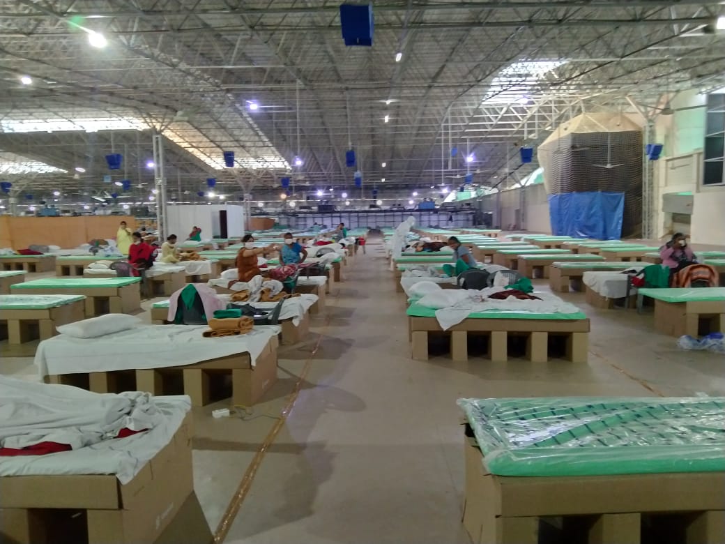 DMSouthDelhi's tweet photo. More than 1400 patients of different age groups are right now in the #SPCCC.All efforts are being made to provide the best of the services in this #pandemic .We are grateful for your feedbacks. It helps us in improving services quickly. Thanks @DelhiYoungsters @CMODelhi @HMOIndia https://t.co/idOu6i2S54