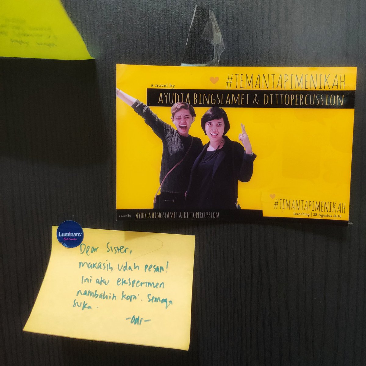 AndriIndradie's tweet photo. @ifanggraini Acara jadul entah kapan sekarang sudah resmi nempel di salah satu pintu lemari buku. Ini bukan propaganda LGBT kan ya? Haha :) #temantapimenikah https://t.co/BbgdEY83Bk