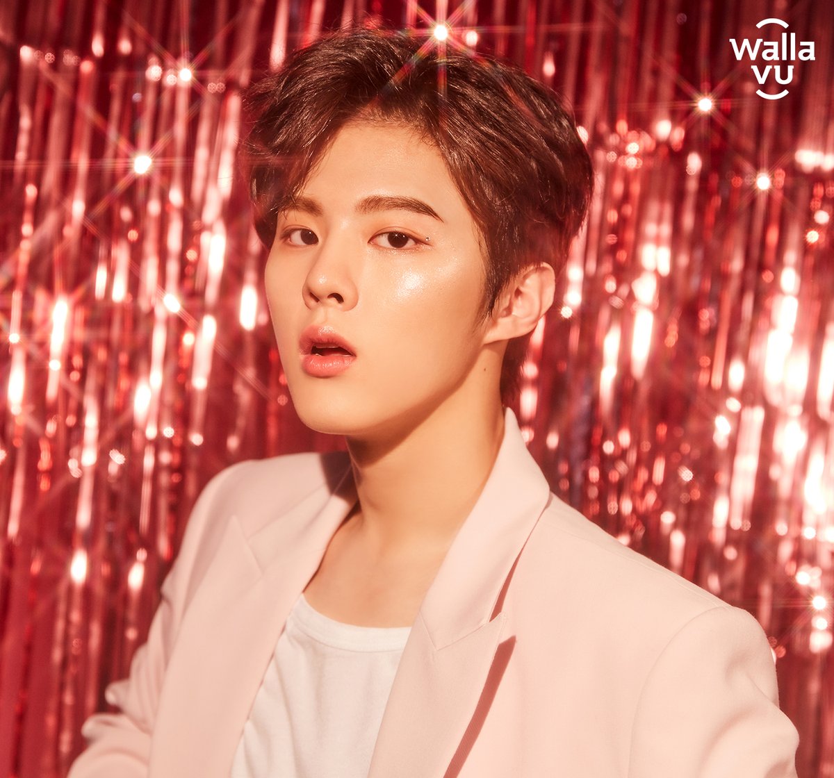 wallavuofficial's tweet photo. 찰칵찰칵📷
여기 보실게요!
#포토데이 기념 우석샷

어느 각도로 찍어도
어떤 포즈로 찍어도
죄다 ✨번쩍번쩍 A컷 화보각✨

인생샷 위한 뷰티템도 왈라뷰♡

#김우석왈라뷰쏘머치♥ #듣도보도못한뷰티 #왈라뷰 #김우석 #KIMWOOSEOK #우석 #뷰티 #뷰티모델 #화보 #촬영 #hip #sexy #가을룩 #wallavu https://t.co/4fcNlIumow