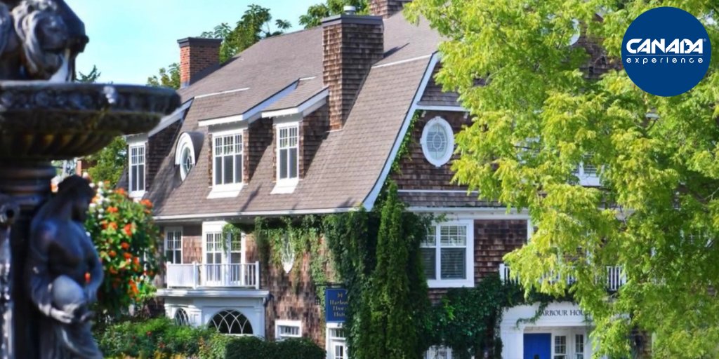CanadaExperienc's tweet photo. A soli 30 minuti in auto dalle Cascate del Niagara trvovi Niagara on the Lake con i suoi edifici stile inglese-vittoriano.

Lasciati ispirare dal Canada!
Pianifica il tuo viaggio per Estate 2021 con Canada Experience®. 
#canadapertutti #canadaexperiencetravel #canadaexperience https://t.co/eZIFbJBm2P