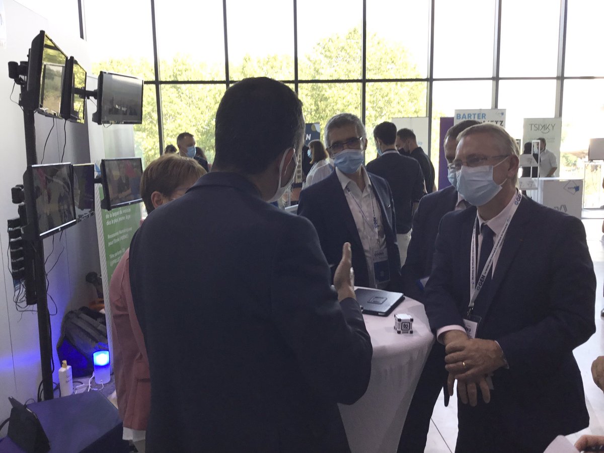 DinetJerome's tweet photo. #Applinou, #Rob-Autism, et la réalité virtuelle au service des jeunes patients avec #Miststudio : trois projets avec le 2LPN de l’UL présentés au #GEN2020 avec des échanges privilégiés avec M. le Recteur #JM_Huart. https://t.co/4CbycLevak
