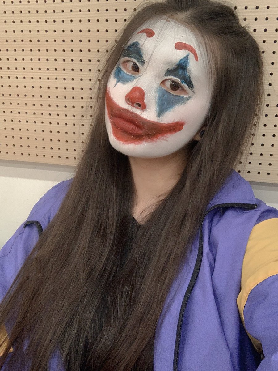 RBW_PURPLEKISS's tweet photo. [#수안]
쨘! 깜짝 비하인드 컷이에요😋  (분장 by 수안) 앞으로도 저의 머리에서 나올 모든 작품들을 보여 주고 싶어요💜 여러분들 행복한 일들만 가득하길 바라요~>< 늘 나의 힘이 되어 주는 여러분들 사랑해요💋 I love you more than you love me😍 https://t.co/lWLzHauHJu