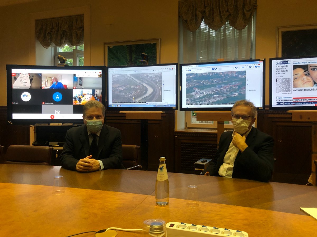 ProvinciaTrento's tweet photo. #RiaperturaScuola #Trentino. In Piazza Dante aperta sala operativa #ProvinciaTrento e @dpcpat1. Vigilerà su #sicurezza e #salute di 350 #scuole e 70mila #studenti. La visita Commissario #Governo Sandro Lombardi. @MaurizioFugatti https://t.co/66Vb7iW4IR