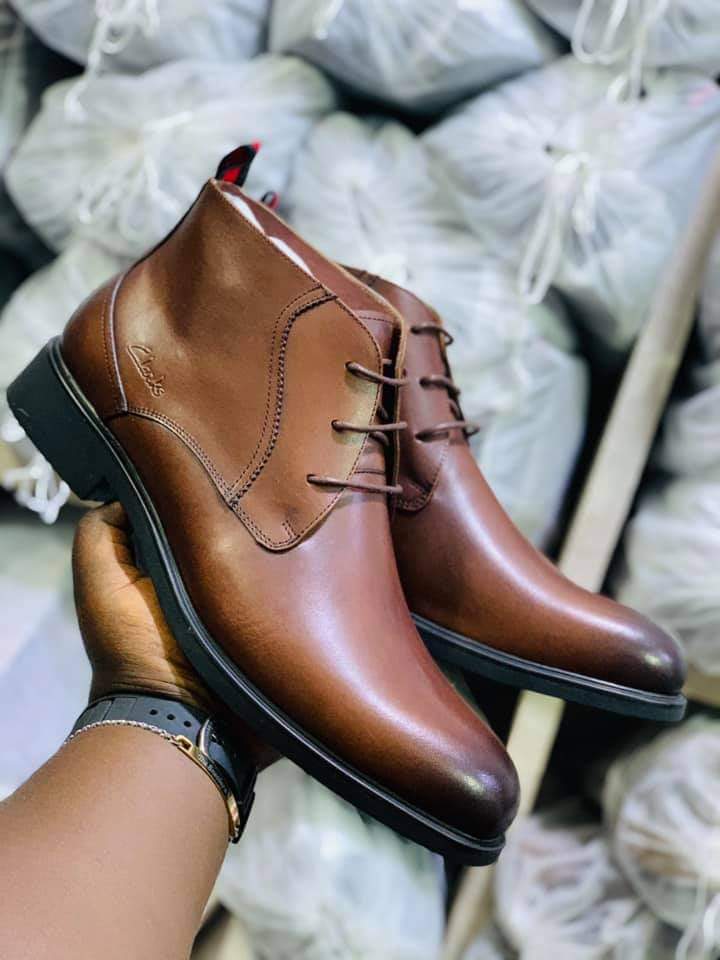 i_collectionz's tweet photo. Original Mens Clarks Jungle boots 
Size (39-45)
Black &amp; Brown 
Ugsh 180.000 https://t.co/COsK3SmQVQ