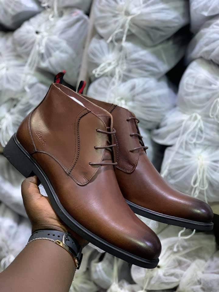 i_collectionz's tweet photo. Original Mens Clarks Jungle boots 
Size (39-45)
Black &amp; Brown 
Ugsh 180.000 https://t.co/COsK3SmQVQ
