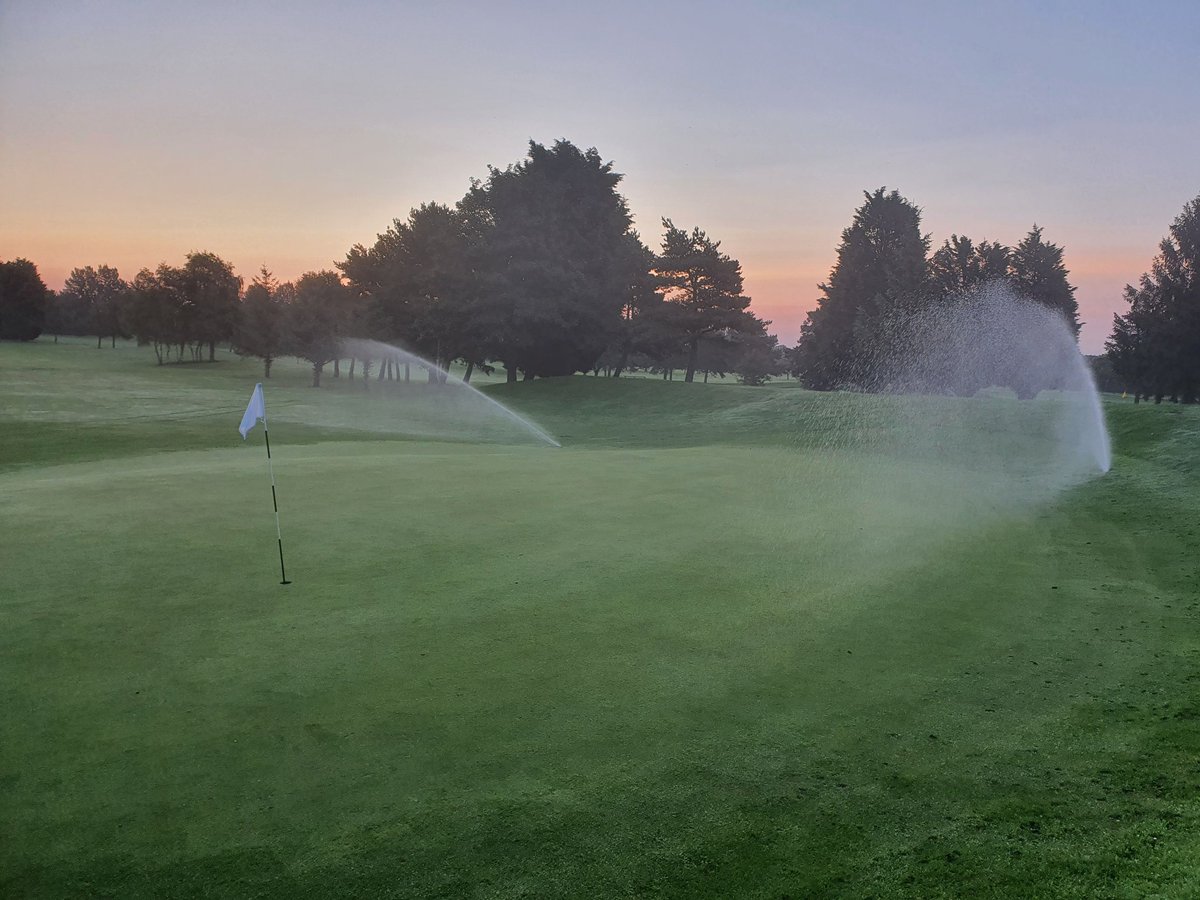 GPGreenkeepers's tweet photo. Bit of #quadropdosing on a Monday morning. 👍
@davethepro @Paul_Aitkens @nj_wild @Quadropdosing https://t.co/oA7gCmQzUV