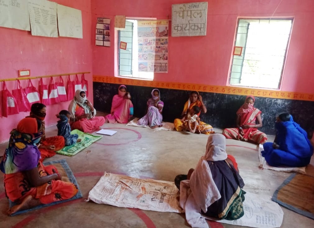 छत्तीसगढ़ के सूरजपुर जिले में #POSHANMaah2020 को जन आंदोलन बनाने के उद्देश्य से पोषण पंचायतों का आयोजन किया गया। कुपोषित बच्चों की पहचान कर उन्हें पौष्टिक आहार देने व पोषण वाटिकाएँ लगाने के लिए प्रेरित किया जा रहा है।

#Local4Poshan