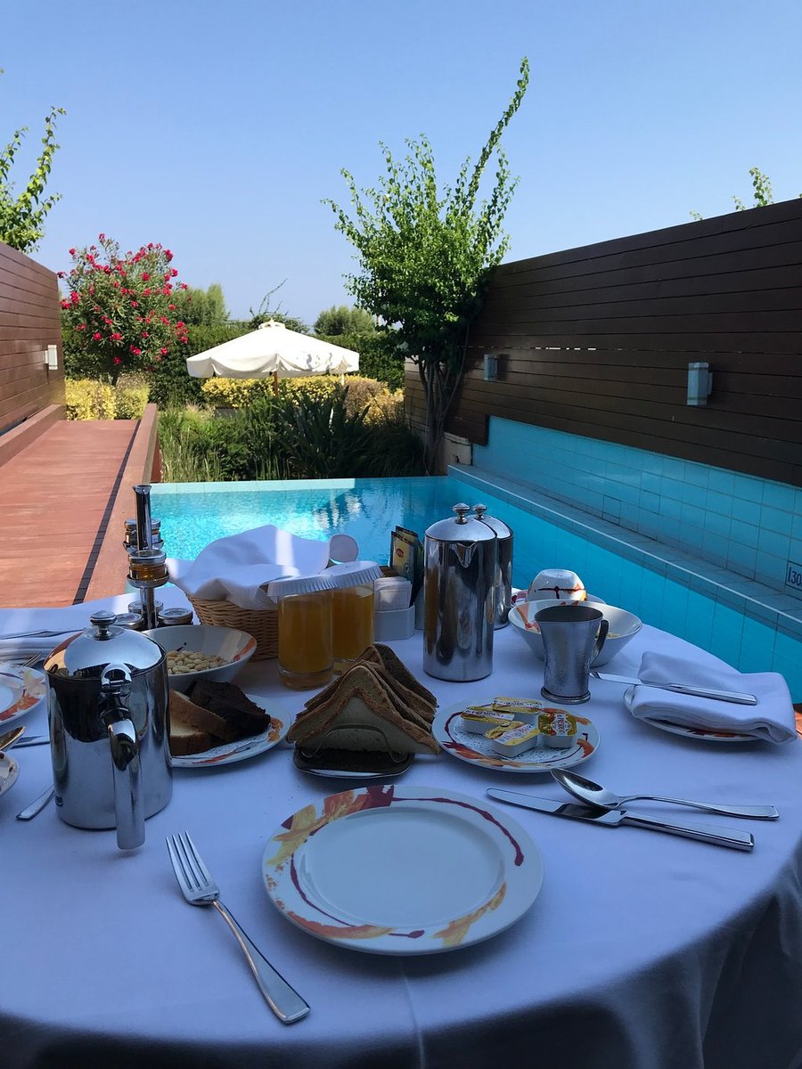 EliteSuitesRHO's tweet photo. Kalimera! 🌞 How would you like to have your breakfast served in your room?

Room serviced breakfast is included when you book at Elite Suites. https://t.co/S0CMFNqYM1

#EliteSuites #EliteSuitesRhodes #PrivatePool #PiscinePrivee #PrivatPool #Rodos #Rhodes #Rhodos #Rodas #Rodi https://t.co/FmAfsH5hCs