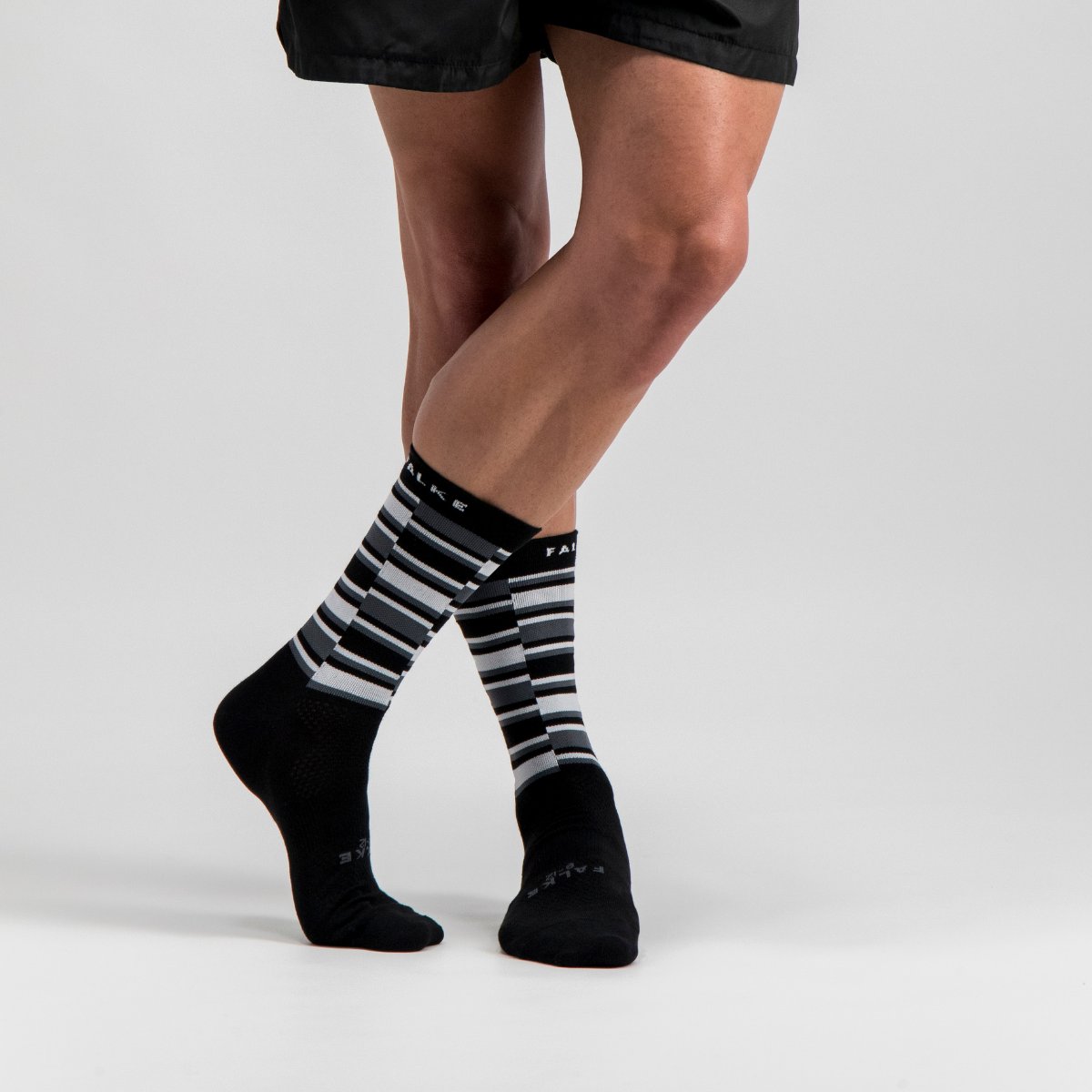FalkeSA's tweet photo. New Week.
New Goals.
New Limited Edition Interrupted Stripe.
Explore online https://t.co/hOJQsUDAUx
#FalkeSport #InterruptedStripe #LimitedEdition #FalkeRun #FalkeBike https://t.co/qhbQYbAyoK