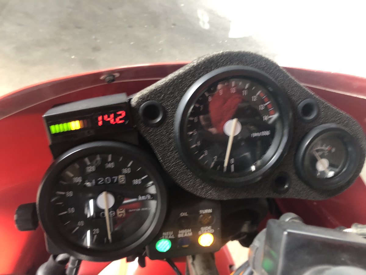TottoMinta's tweet photo. エンジン掛けて来たぞ〜。すぐに掛かって良かった😊PCバルブ、電圧異常なし!!異常有るのは、私の身体だけ😥バイクしまえなくて、母親に押して貰った。はよ、治れ私の上腕骨骨折!!
#NSR250R
#motowire https://t.co/UVtm4Gdz8B