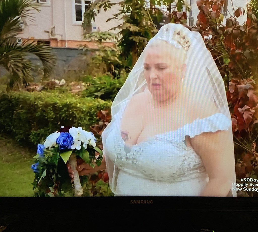 runnerjay21's tweet photo. Sooo we just gonna ignore a green bra when u kno Angela lives at “the wal-mart?” Couldn’t find time for a white bra? https://t.co/fMoBfIG4JI