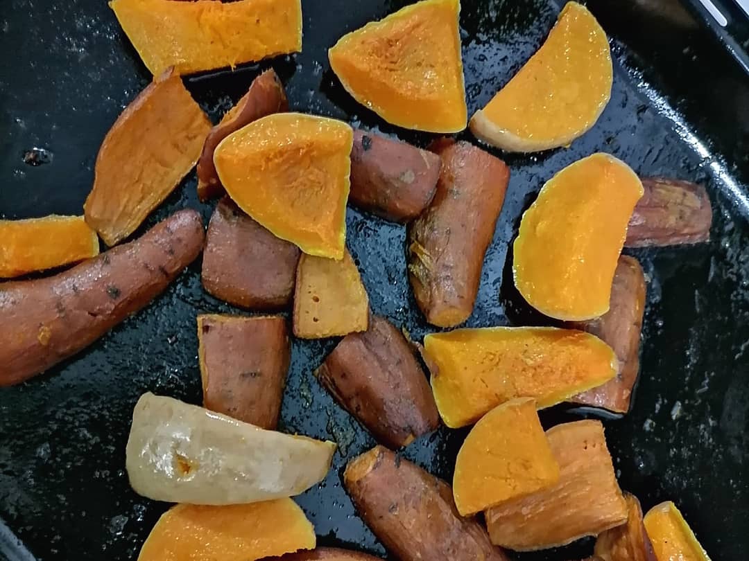 mommy_feminist's tweet photo. Roasted Butternut and Sweet Potato puree
My baby absolutely loves it.
#FeministMommy #BabyFood #BabyPuree #Vegetablepuree #Butternut #SweetPotatoes #Rastedvegetables https://t.co/et5xRkchoD