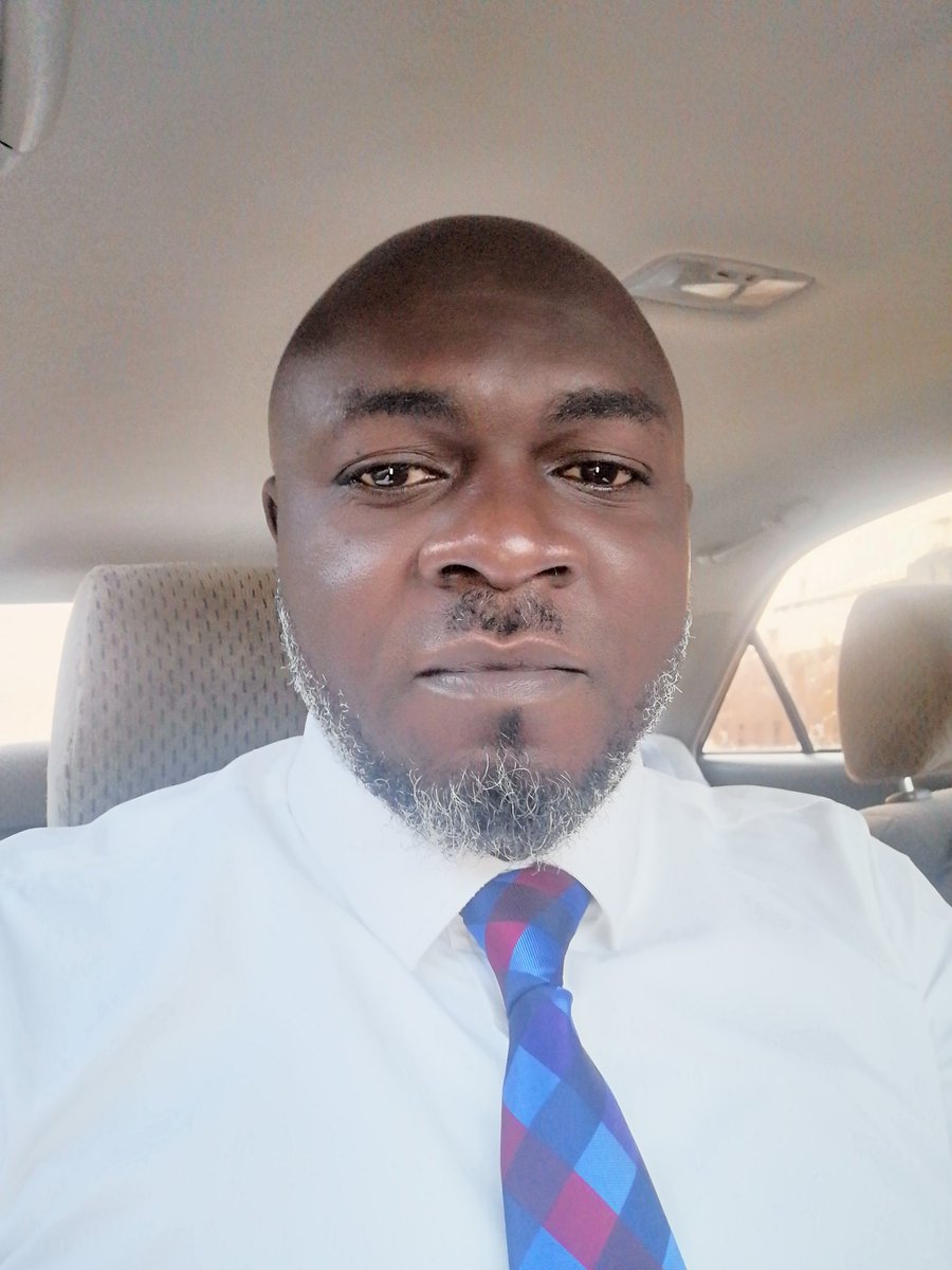 OnnyxOnuoha's tweet photo. Monday hustle is set, after 15 years of watering tie, this is what happens when tailor is a motivational speaker @IAmMrMeks  😋😜 #MondayMotivation #goandwin #lagosprinter https://t.co/3JL6v4JwwM