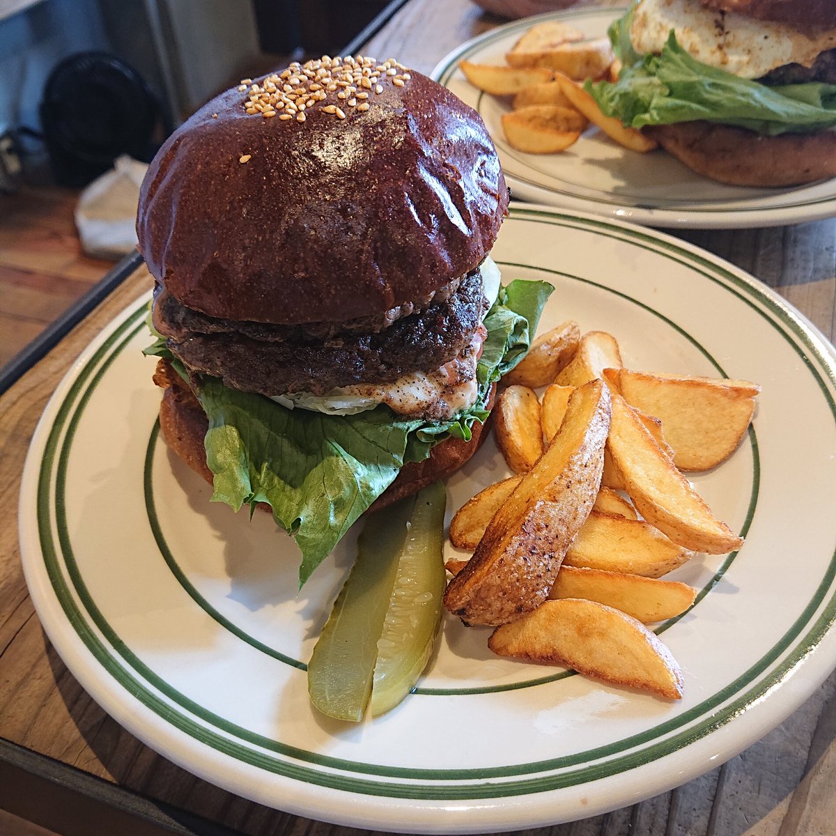 vR8alJOkcOp0Kgs's tweet photo. お休みの昨日は
堺市の深井にあるバーガー屋さん
に行ってきました🍔
グレートな美味しさでした✌️
まんぷく太郎💫
#ランチ #バーガー #natmeg
#バイク屋の休日 https://t.co/lSnNEHBexE