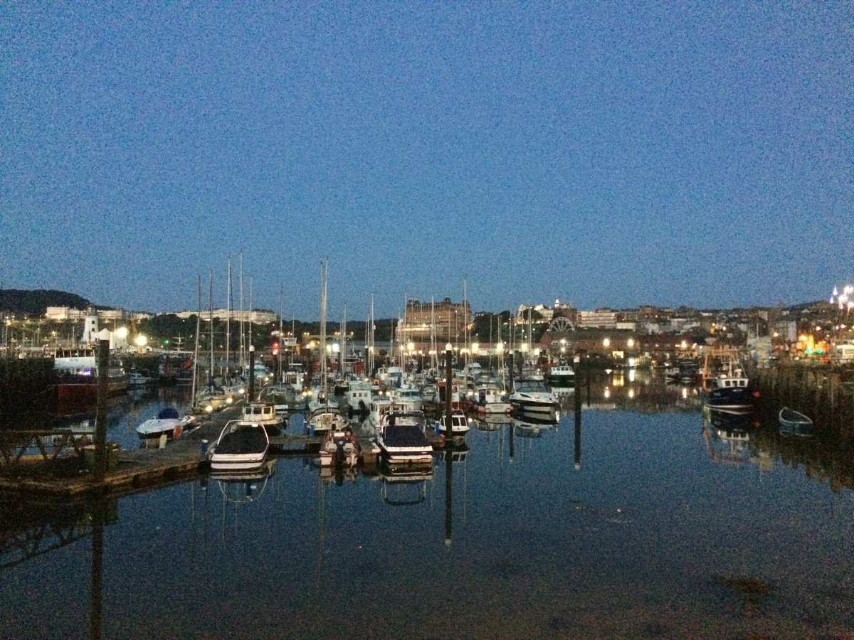 FYoungWriter's tweet photo. #MondayMotivation 🌗🌅 05:45hrs #Scarborough 👌Moons, stars, planets before sunrise ⭐️ Have a wonderful day ❤️ https://t.co/rhAwcka1H8