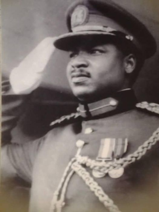 MOTIVATIONAL MONDAY: BE CAREFUL WHO YOU TRUSTMajor Donatus Okafor, the officer commanding the Federal Guards was tasked with the assassination of Brigadier Zakariya Maimalari. It was important Maimalari was cold dead if their revolution was to succeed. #Thread