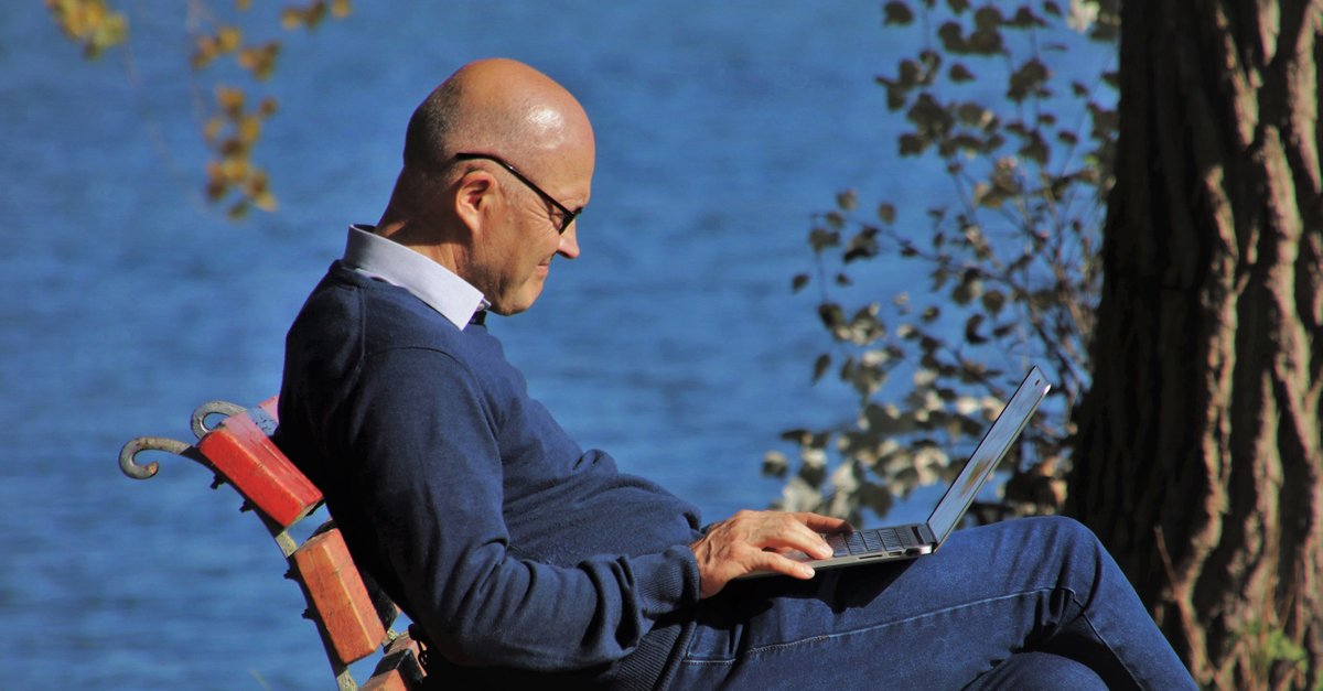 LukeFinland's tweet image. Suomen aluekehityksestä kerrotaan väärää tarinaa. Näin on vaarana, että ylimitoitamme kaupunkien palvelut ja karsimme niitä liikaa maaseudulta. Suomi ei tyhjene,  vaan eri alueiden väestömäärät elävät vuoden kuluessa. #monipaikkaisuus #maaseutu #etätyö luke.fi/mt-maaseutu-ta…