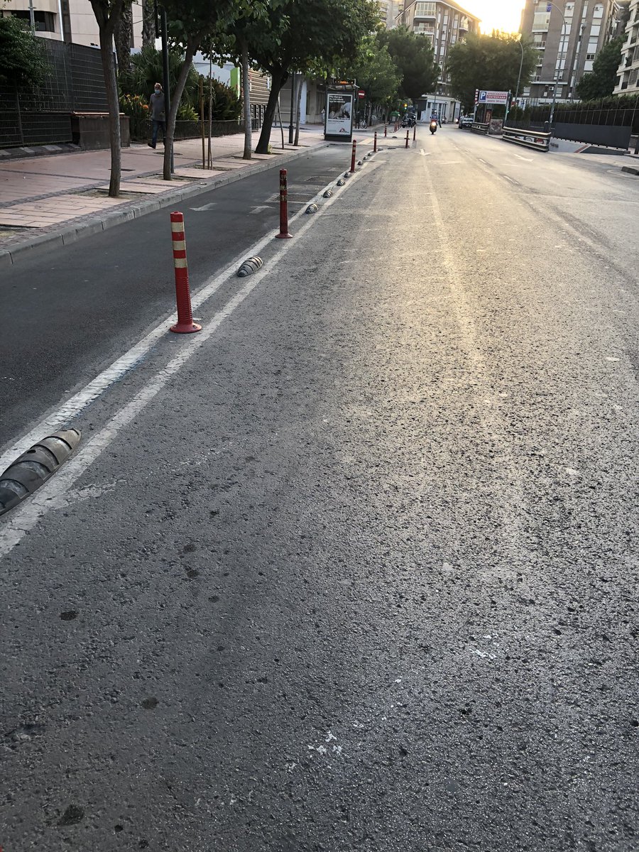 josefusfus's tweet photo. @MurciaPolicia Buenos dias, pueden pasar aviso a quien toque para que vuelvan a pintar este aparcamiento de motos de Gutiérrez Mellado, no se ve nada, los coches se echan enciman y piensan que aparcamos ahi por la cara.Antes de tener un disgusto.Muchas gracias. https://t.co/90qbGGdVPZ