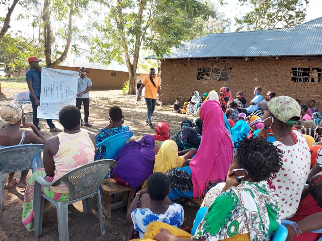 tanainspire's tweet photo. The right to menstruate with safety and dignity is a basic human right for the female gender.Days for girls has made it,Long way from Nakuru to Tana river,With the help of ITI chairperson, give a word of encouragement and distribute at least 200 pads and masks
#Daysforgirls https://t.co/mYm7FzgB7B