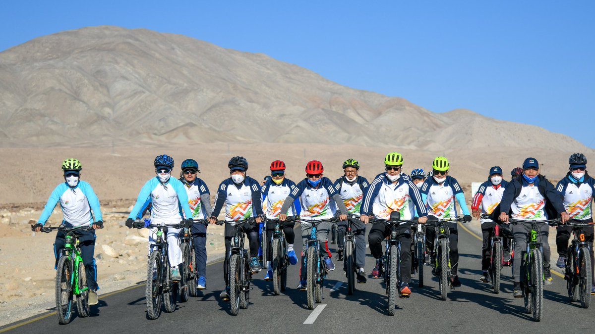 KirenRijiju's tweet photo. Fit Ladakh - Fit India! 
Today, we had an amazing Fit India Cyclothon in Ladakh joined by the local cycling association, people's representatives and the administration. 
#FitIndiaMovement 🇮🇳 https://t.co/YMar4tO9It
