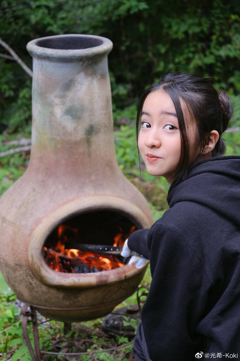 takuyafumi1330's tweet photo. 山里は秋🍂🍁🍄🌾
焼き芋🍠だぁ ココちゃんも焼き芋の写真あげてたね一緒なのね いつも仲良し♥︎
美味しそう焼き芋に🍠🍠🍠
お目々クリクリ♥︎
#koki
#weibe https://t.co/apcm36ntcy