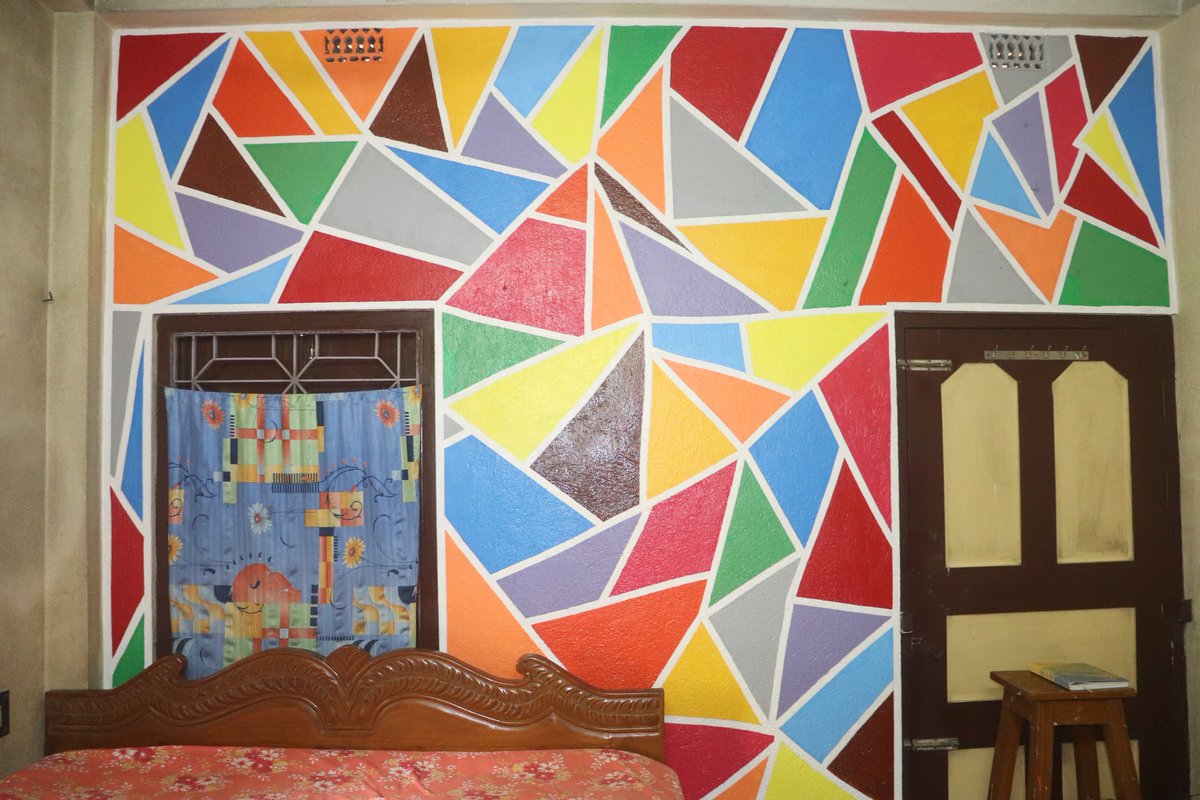 ArtwithAnwit's tweet photo. Wall painting using masking tape. 
#wallpainting https://t.co/comqWkhmzV