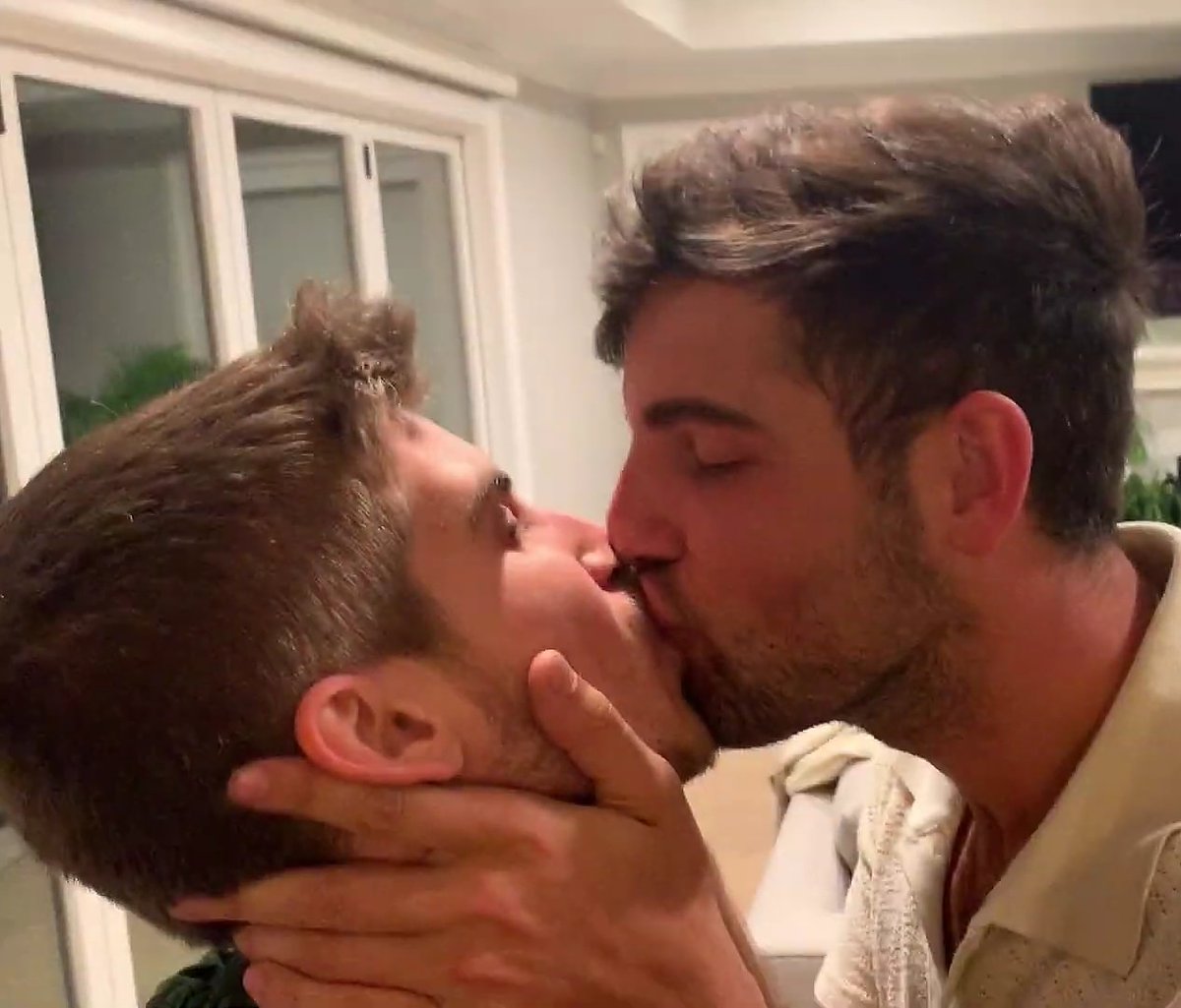 DanielPredaLove's tweet photo. Daniel preda x Joey graceffa forever love Janiel predaceffa https://t.co/KZoVfw73JC