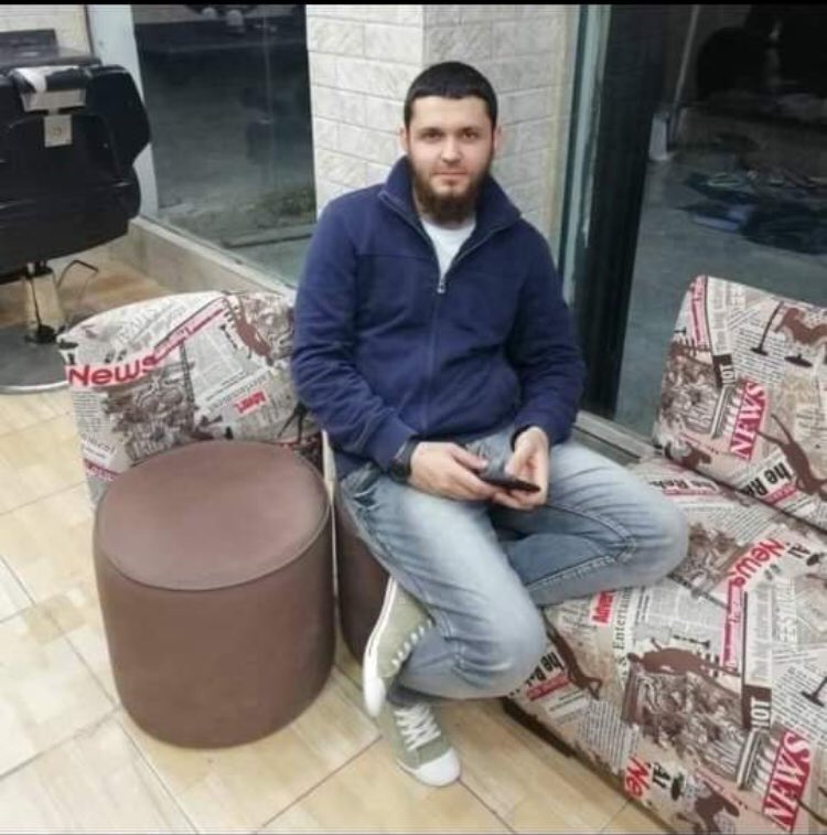 القوات اللبنانية الاشتراكي تيار المستقبل الكتائب و كل اللي نزلو عالشارع مطالبين بإبقاء اللاجئ السوري . هلاء عرفنا اداي بتكرهو الجيش هيدا #اللاجئ قتّلنا شبابنا ب #كفتون و الليلة ٤ شهداء ل #الجبش الله ينتقم من ولادكن لوحدكم . كل نقطة دم و دمعة ام و حرقة قلب بي ذنبا برقبتكن #داعش