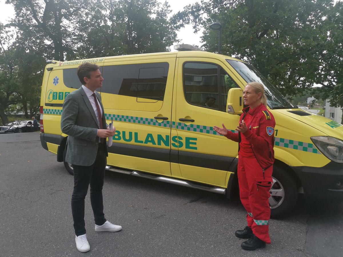 lars_jelsness's tweet photo. Hyggelig besøk av statsråd @Henrikasheim ved @hiofnorge i dag, der statsråden fikk møte ansatte, studenter og samarbeidspartnere knyttet til studiet i paramedisin - i tillegg til omvisning i nytt simuleringssenter som bygges i samarbeid med @Fredrikstadkomm https://t.co/pOBiEYvv5z