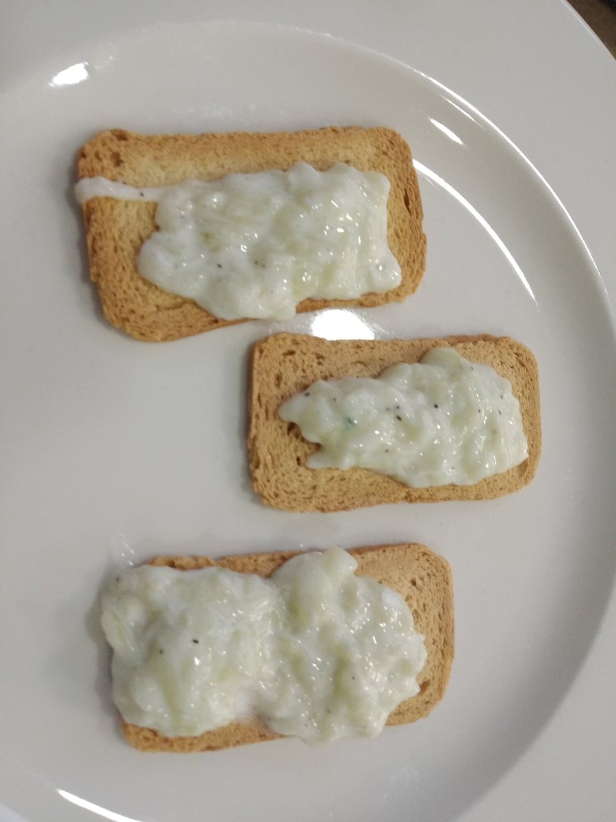 hortssocialsmtb's tweet photo. L'altre dia vam anar a l'espai cuina de @concactiva i vam poder fer un taller de cuina sobre conserves! 👨‍🍳

Vam fer salsa al pesto, conserva de tomaca natural, salsa de tomaca, paté d'albergínia, gaspatxo, tzatziki... Estava tot boníssim!🍅🥒🧅🍆🧄 https://t.co/Rw3FN69NRJ
