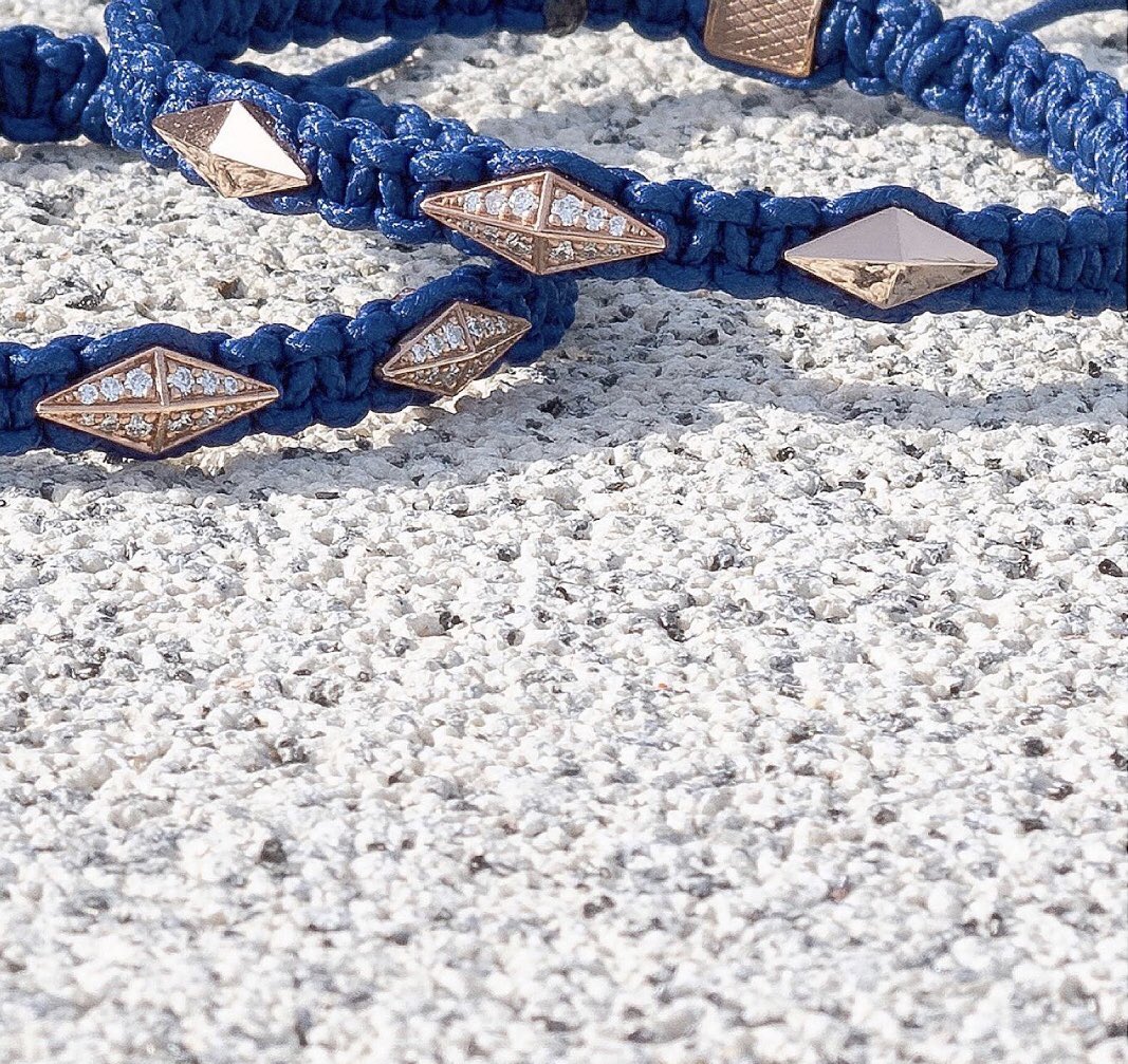 ThujaJewels's tweet photo. A combination of style and fine tailoring finds strength in form with the braided Diamondback bracelets.

#ThujaJewels #Snake #SnakeCollection #Diamondback #luxury #fashion #jewels #style #men #mensfashion #bracelet #braidedbracelet #blue #musthave #NJoyLife https://t.co/VfQkxDARNJ