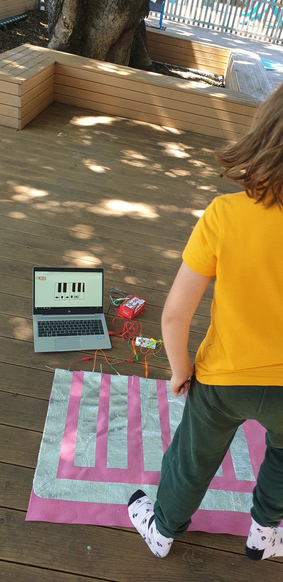 STEAM outside on the deck under the famous #lucasgardens tree, playing, learning, creating &amp; dancing with <a href="/makeymakey/">Makey Makey</a> - differentiated for all Ss abilities. SSPs know how to play &amp; learn! <a href="/NSWEducation/">NSW Dept of Education</a> <a href="/pasi_sahlberg/">Pasi Sahlberg</a> <a href="/mscott/">Mark Scott</a> <a href="/dizdarm/">Murat Dizdar</a> <a href="/mserafim1/">Maria Serafim</a>
