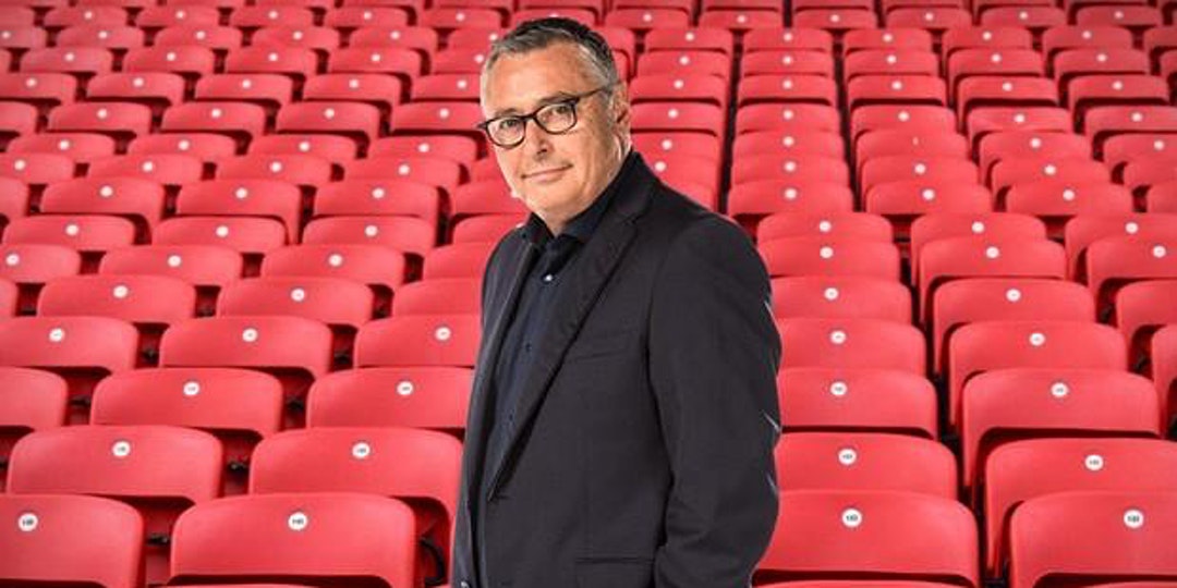 OffsideFest's tweet photo. Demà a les 19:30 engeguem l'#Offside2020 amb l'homenatge a Michael Robinson a l'Antiga Fàbrica @EstrellaDammCat. Amb John Carlin, @rbesac i @gemmaherrero. 

‼️ Ho podreu veure en directe a través del nostre canal de Youtube: https://t.co/M5qHLqTOHz https://t.co/ayAiTqapAQ