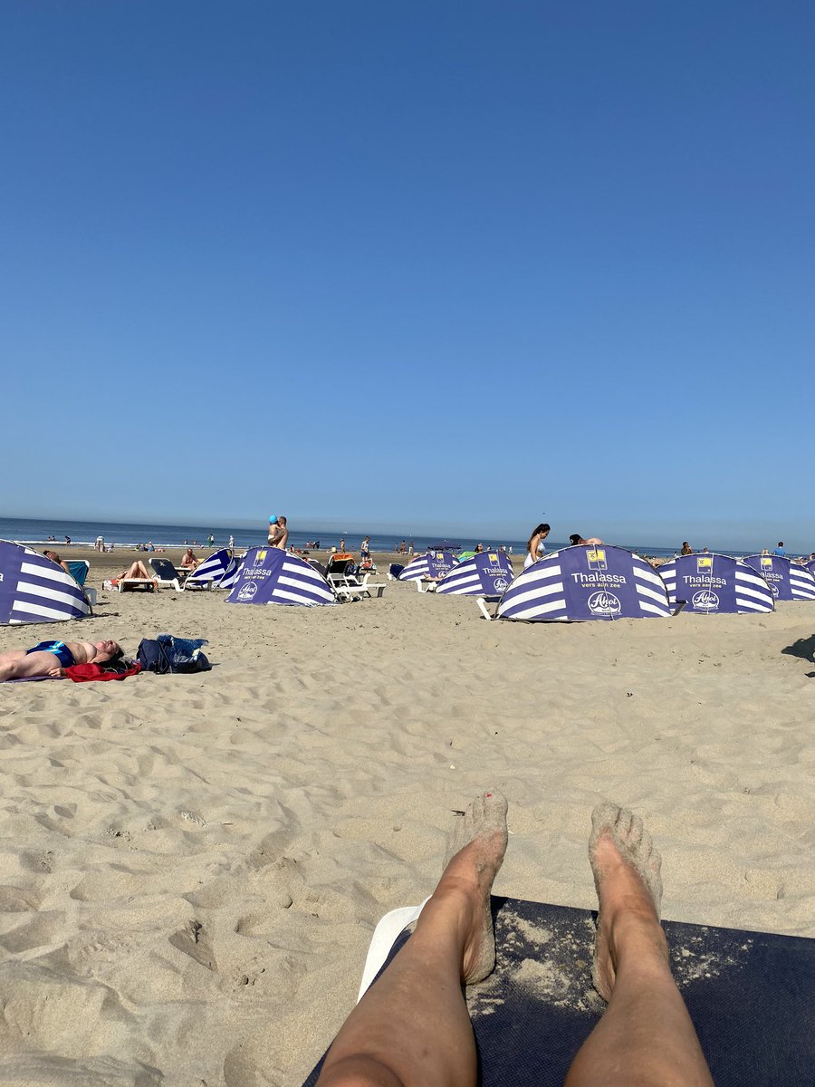 WendyXXX1971's tweet photo. Zo ..... ik lig en @Zonnepaneel61 ook 😅 #komonsnietredden #socialdistance #selfsupporting https://t.co/IDgC8W0obD