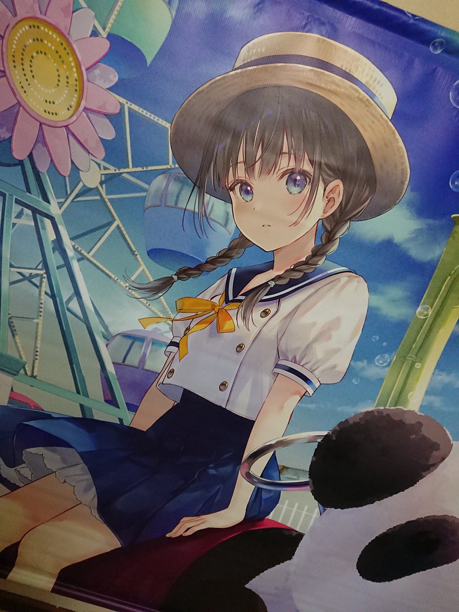 atlr_C_tk's tweet photo. フカヒレさん(@fuka_hire)の個展の抽選で当たったタペストリーと色紙が届きました～！
タペストリー…とにかく大きい…けど、このサイズでも印刷が綺麗で、隅々まで楽しめて最高の一品です。
色紙も、普段みるデジタルとは違った、アナログならではの塗りや線の質感があって、魅入ってしまいますね…… https://t.co/yHH3xmmZ30