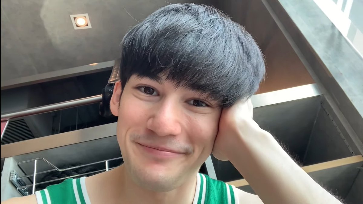 stanperthlay's tweet photo. What would you feel if Perth is staring at you like this?
#PerthVlog
#PerthTube https://t.co/MTnYiasJDa